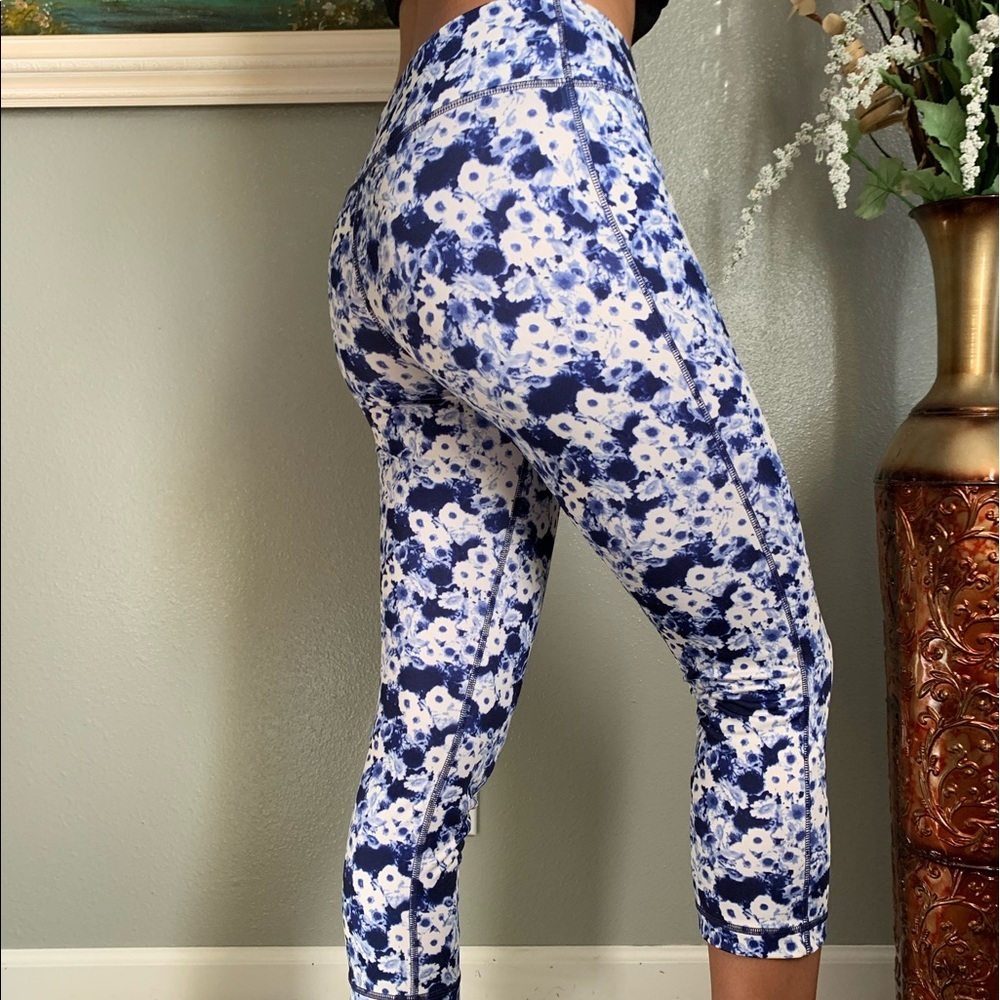 Vogo Athletica Yoga Floral Design Size Small - Picture 6 of 17